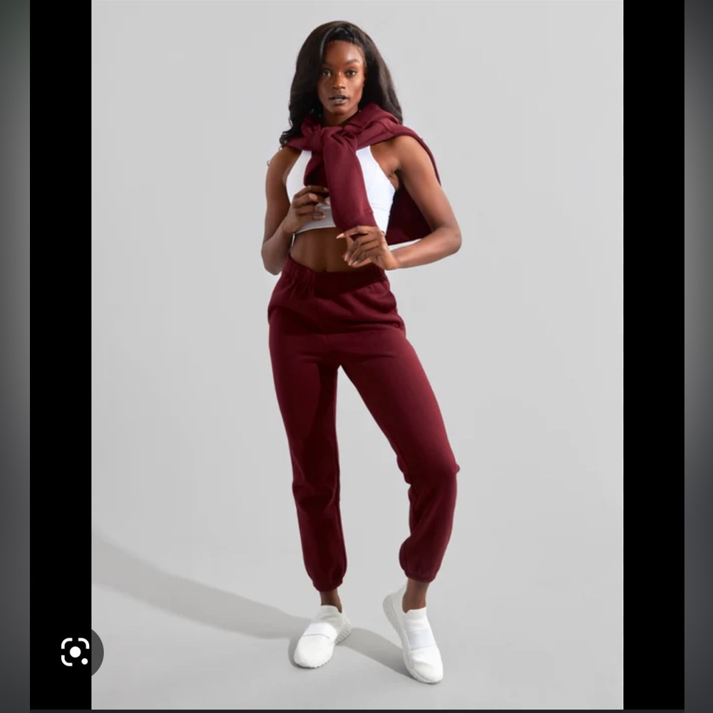 NWOT BuffBunny Untamed Jogger V2 Vineyard Dark Red